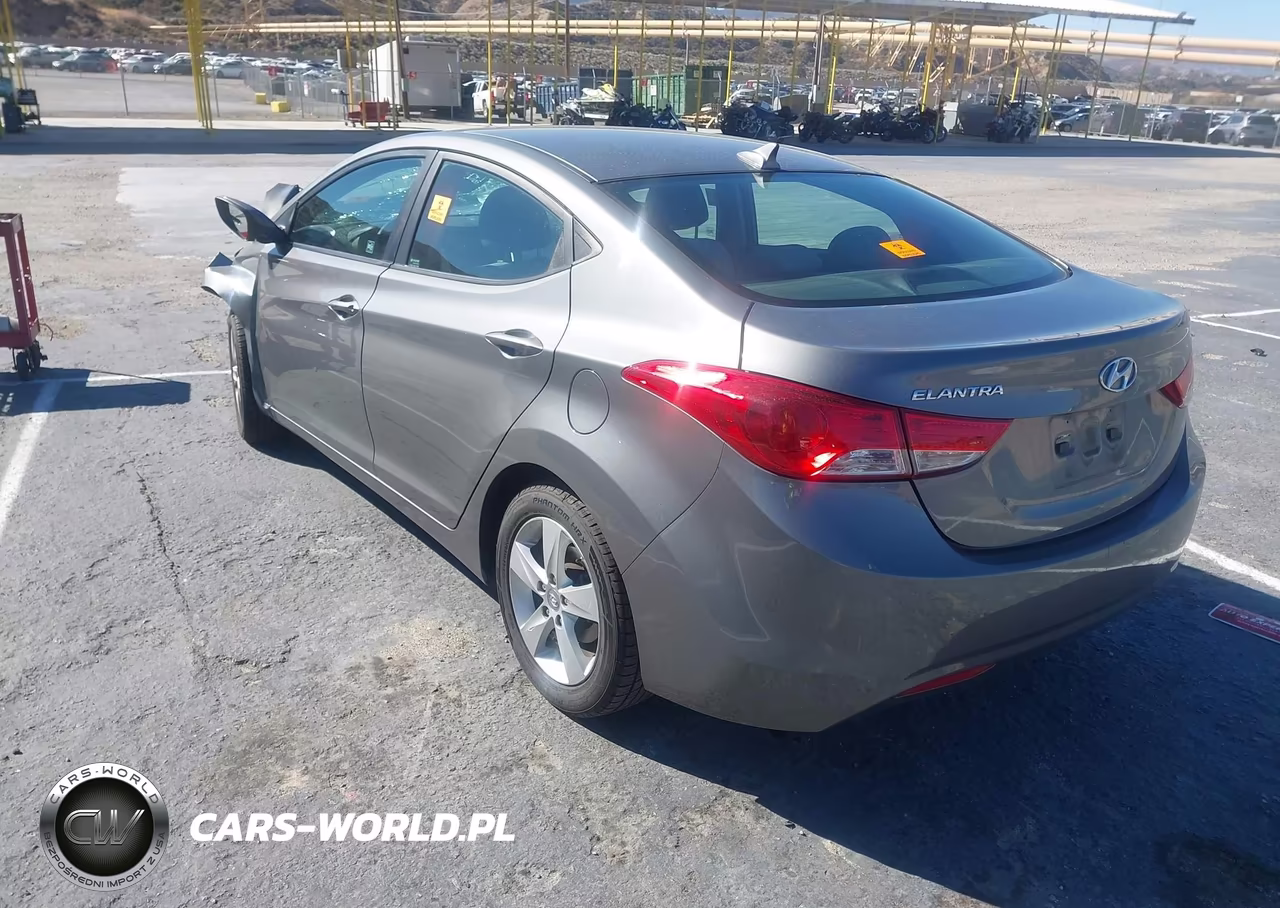 2013 Hyundai Elantra Gls VIN:5NPDH4AE7DH373735 - 3