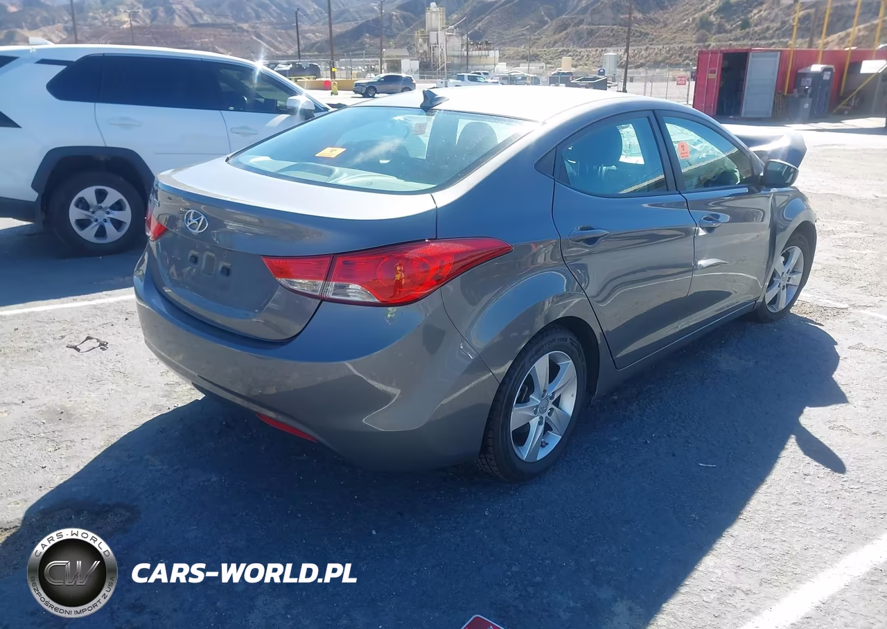 2013 Hyundai Elantra Gls VIN:5NPDH4AE7DH373735 - 4
