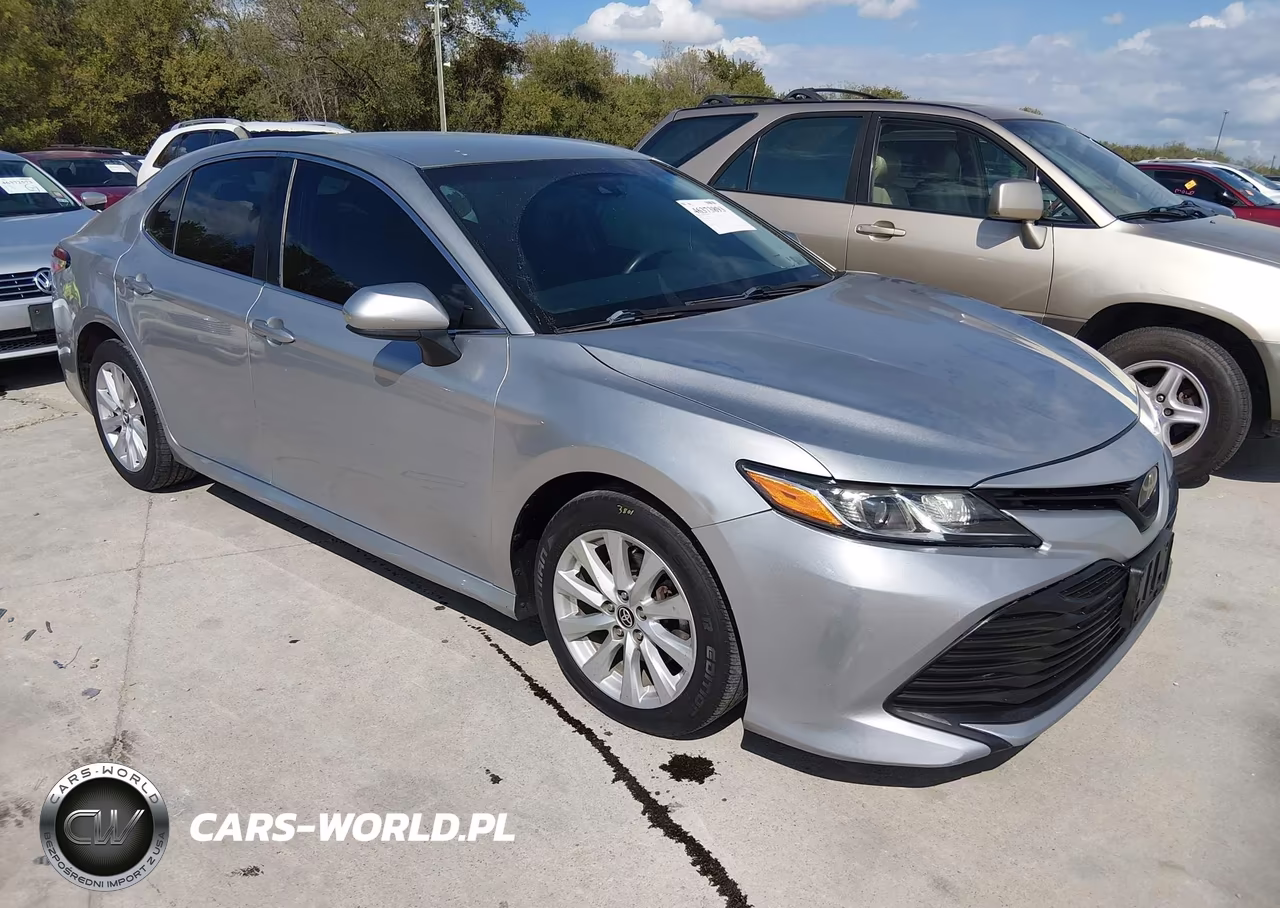 2018 Toyota Camry Le – zdjęcie 1 z 15