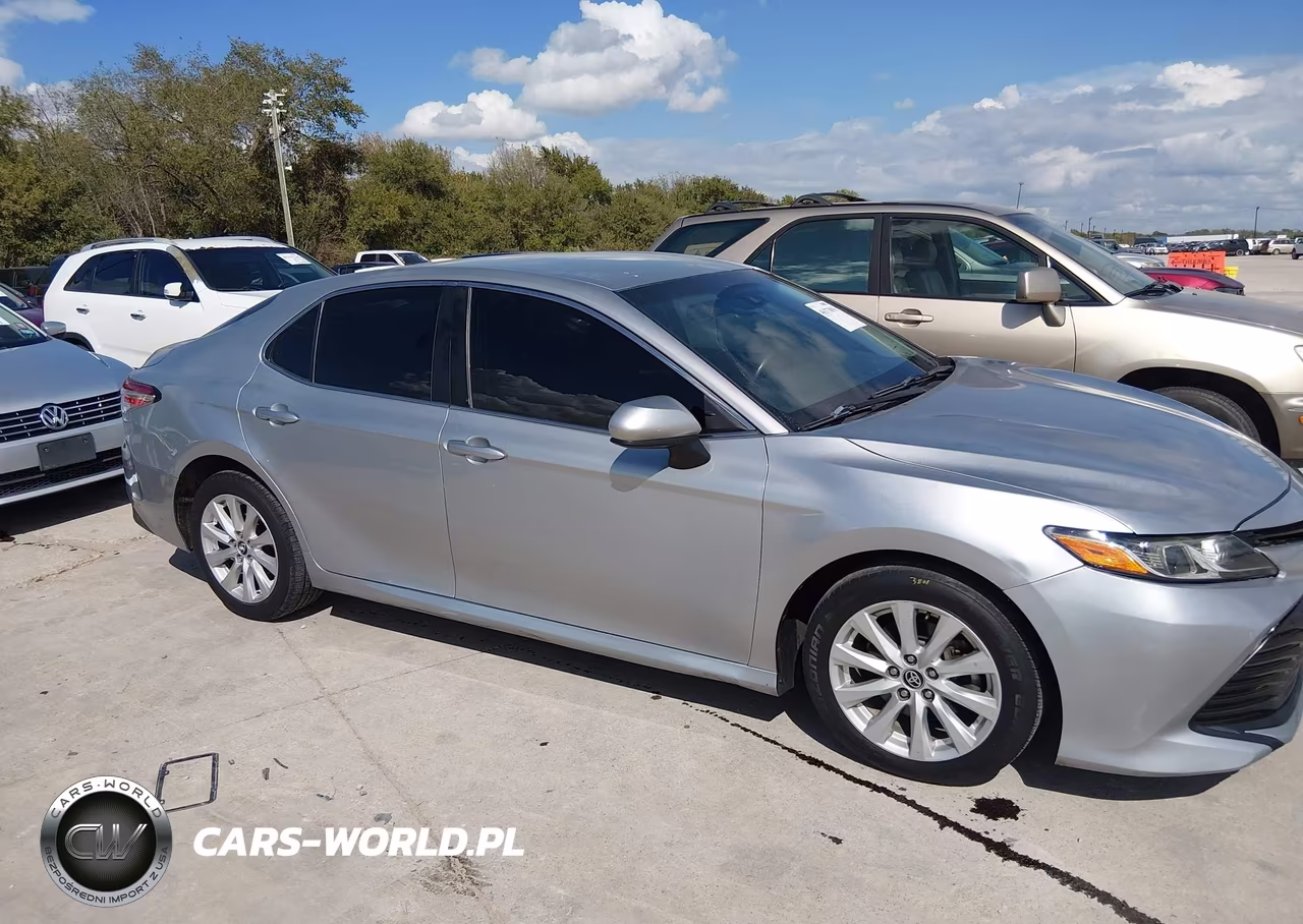 2018 Toyota Camry Le VIN:4T1B11HK0JU074283 - 12