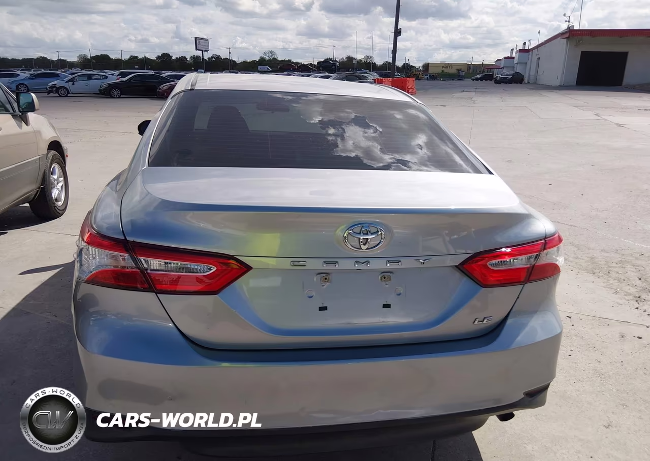 2018 Toyota Camry Le VIN:4T1B11HK0JU074283 - 15