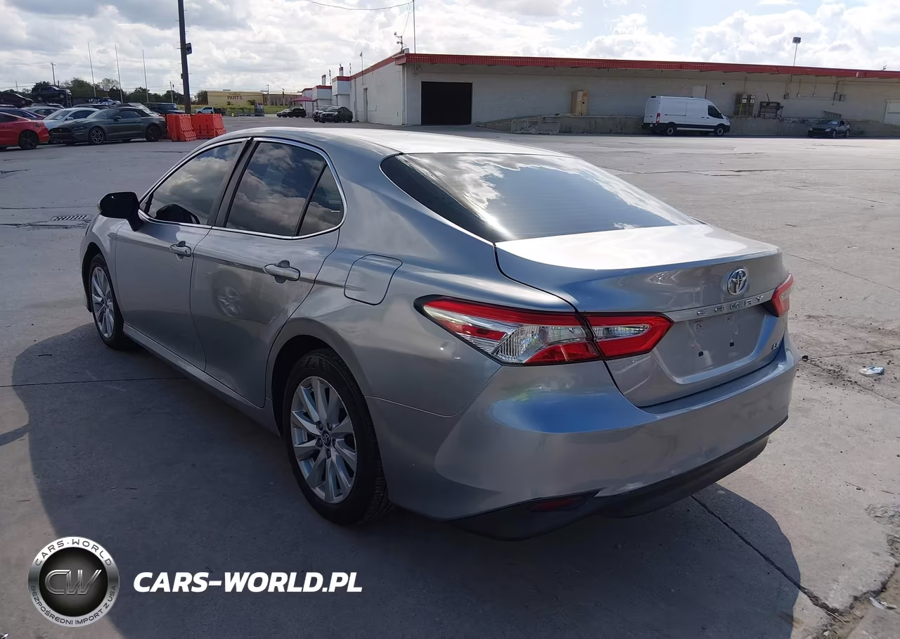 2018 Toyota Camry Le VIN:4T1B11HK0JU074283 - 3