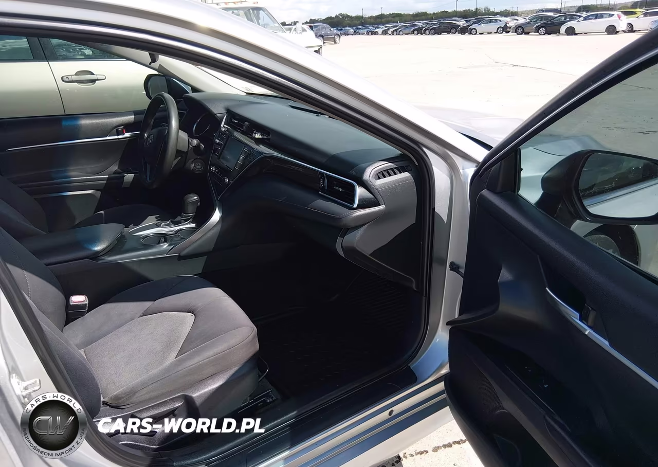 2018 Toyota Camry Le VIN:4T1B11HK0JU074283 - 5