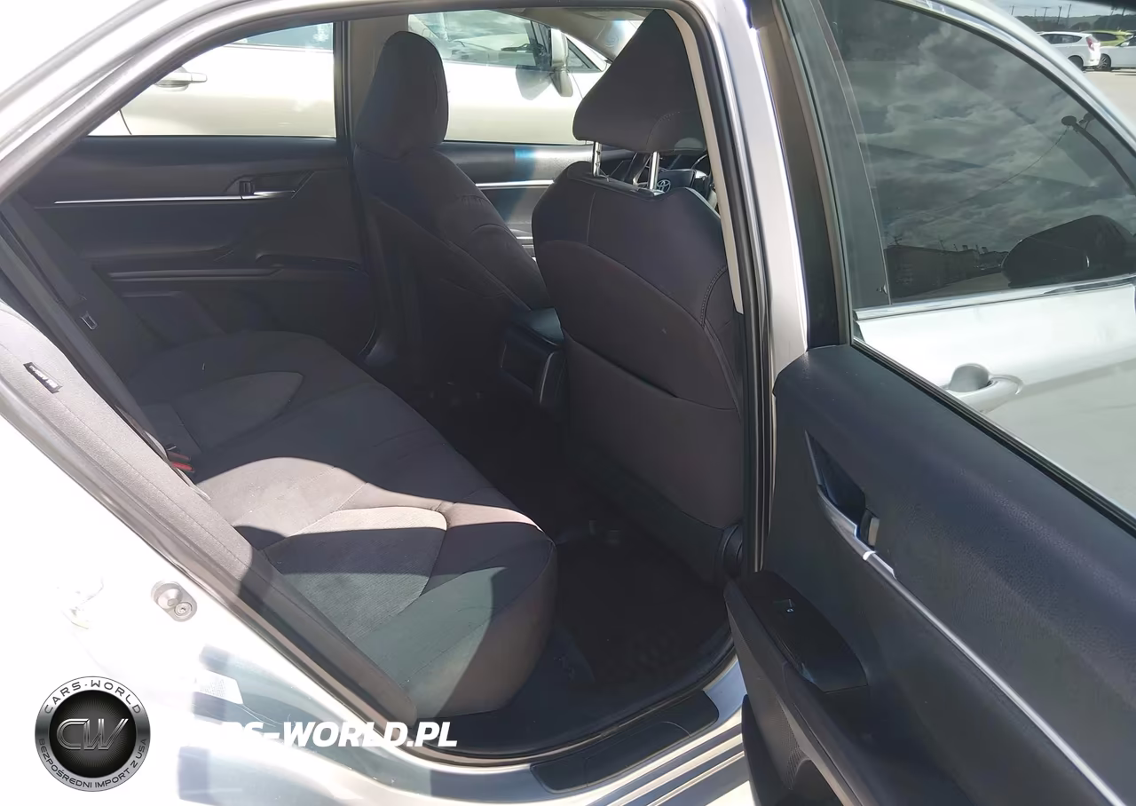 2018 Toyota Camry Le VIN:4T1B11HK0JU074283 - 8