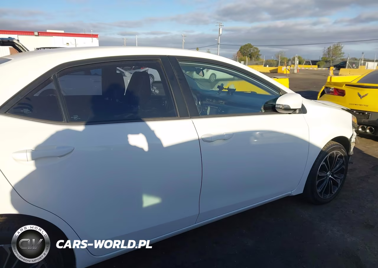 2015 Toyota Corolla S Plus VIN:5YFBURHE6FP323596 - 14