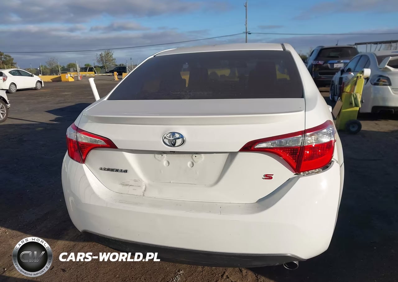 2015 Toyota Corolla S Plus VIN:5YFBURHE6FP323596 - 17