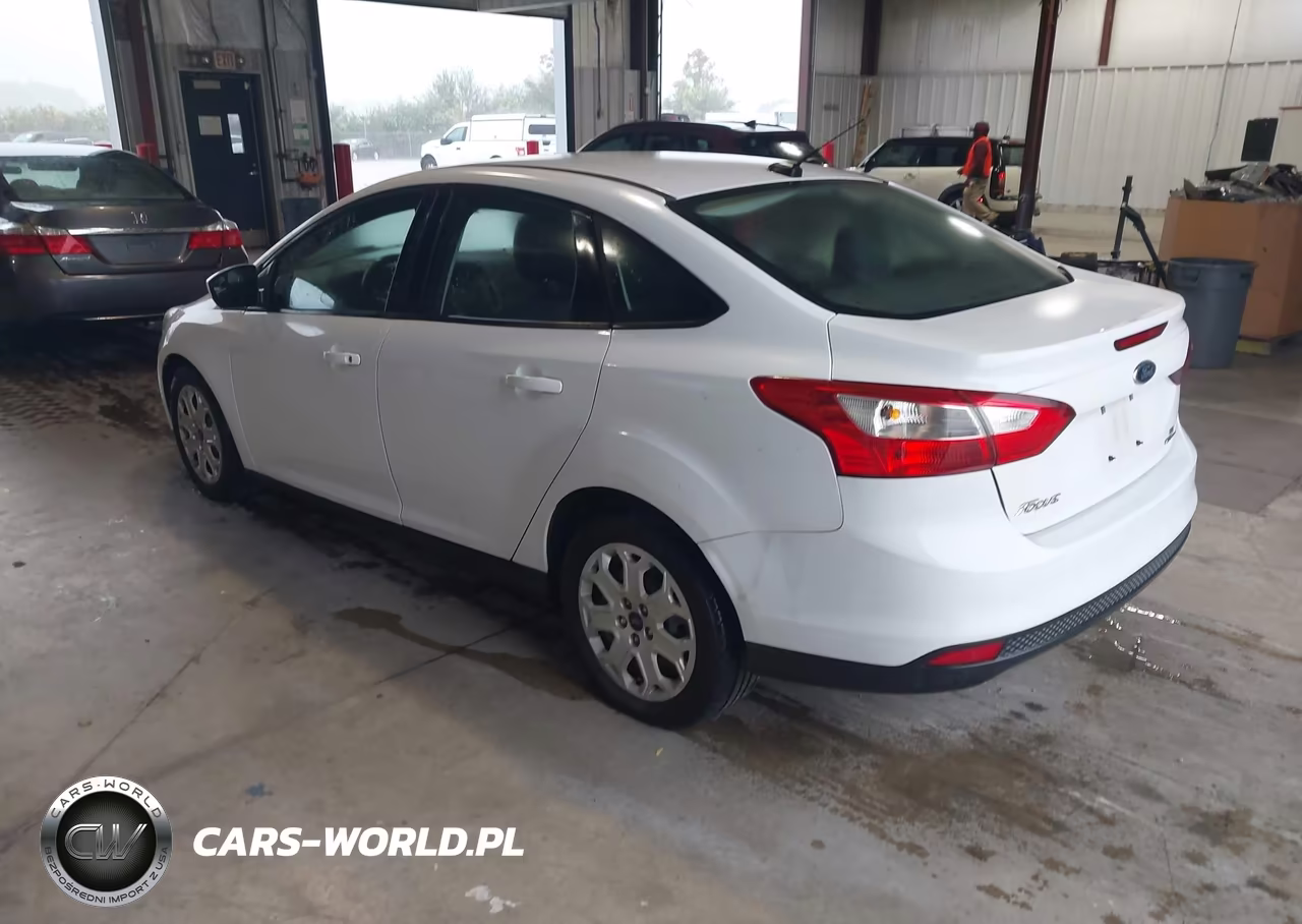 2012 Ford Focus Se VIN:1FAHP3F25CL396377 - 3