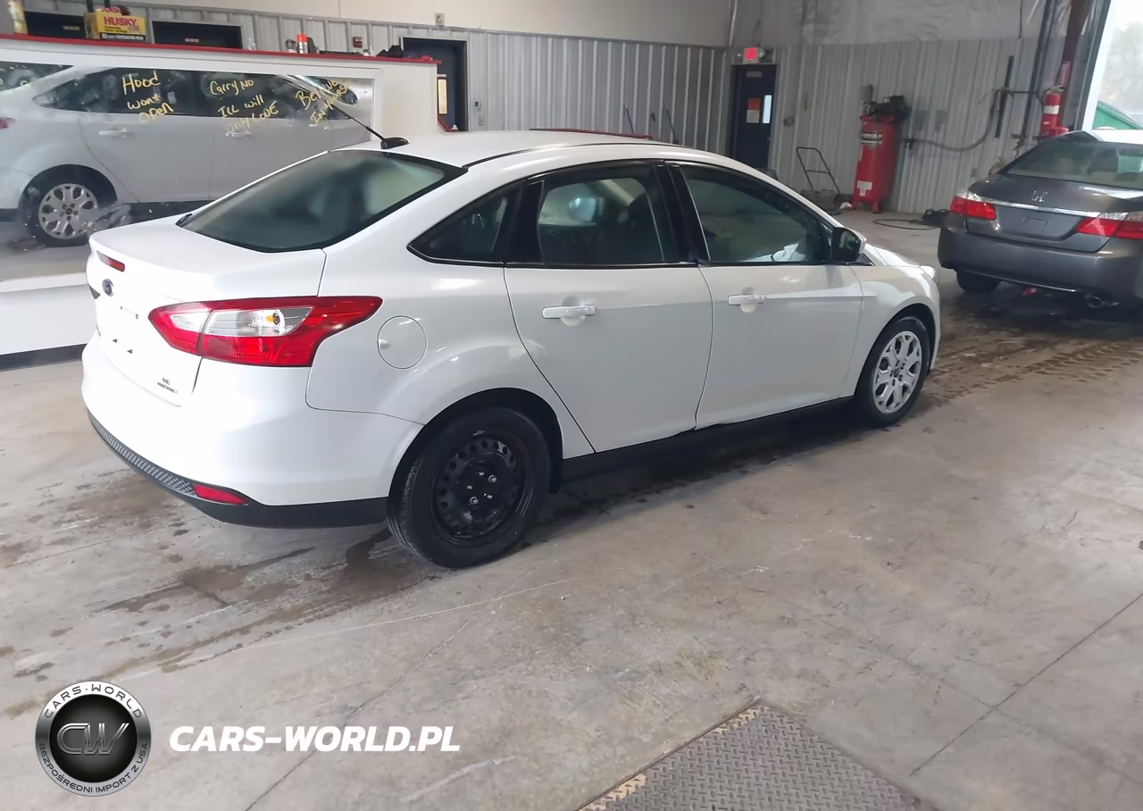 2012 Ford Focus Se VIN:1FAHP3F25CL396377 - 4