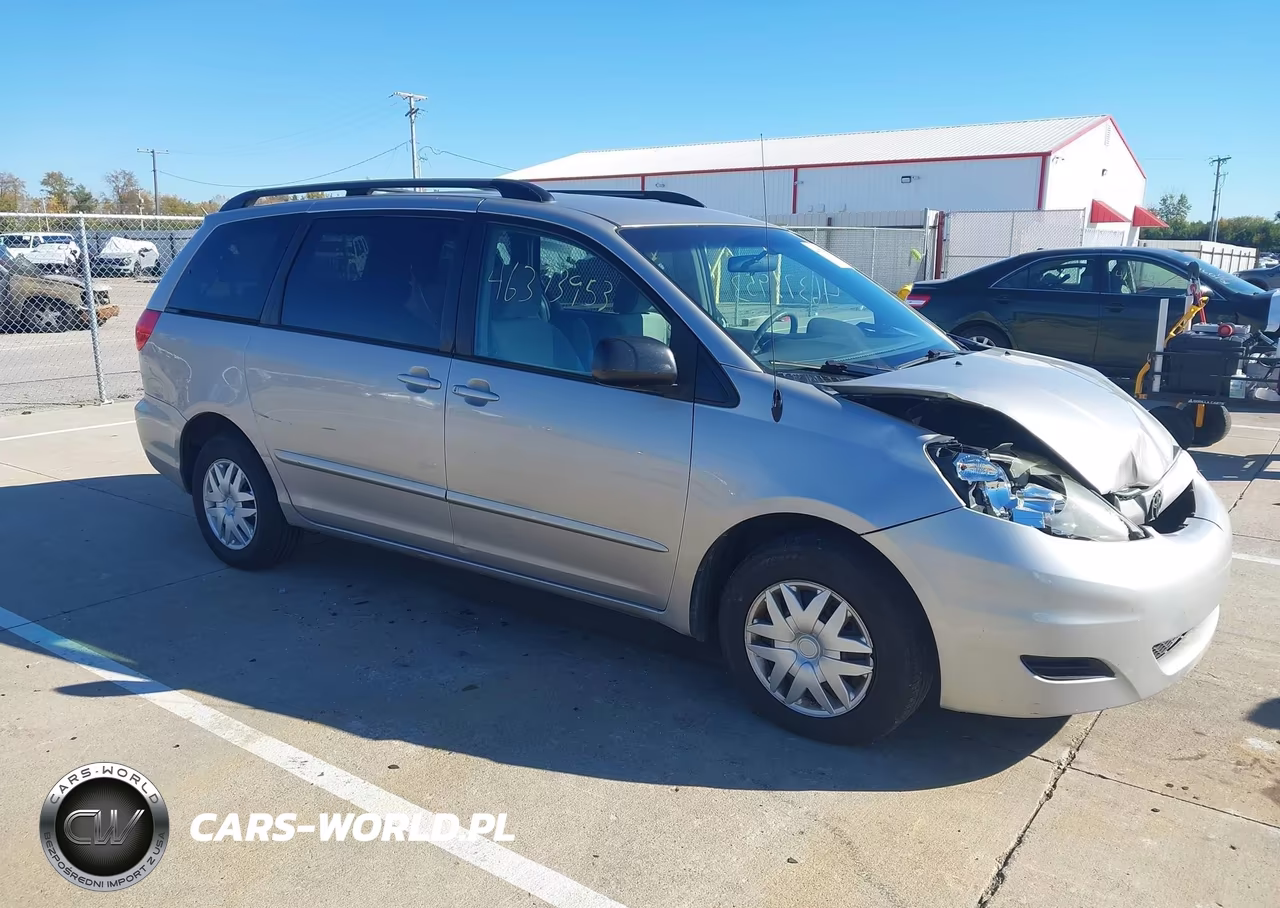 2010 Toyota Sienna Le – zdjęcie 1 z 11