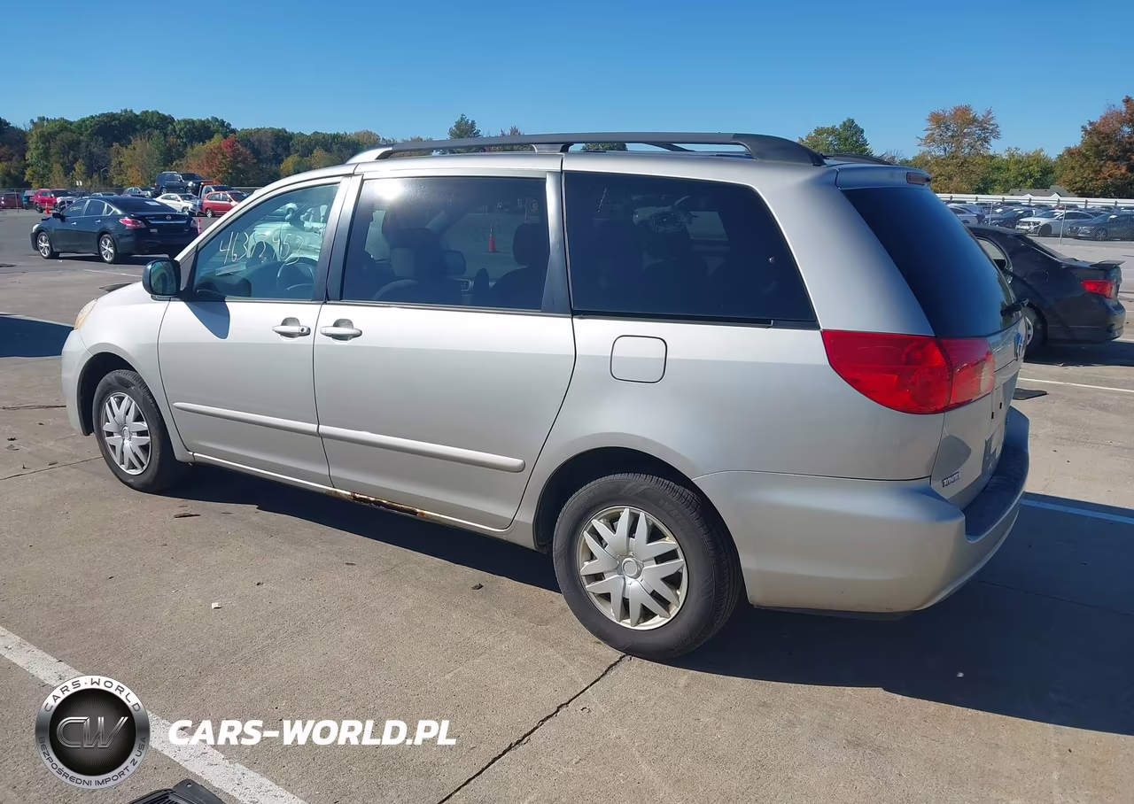2010 Toyota Sienna Le VIN:5TDKK4CC4AS319285 - 3