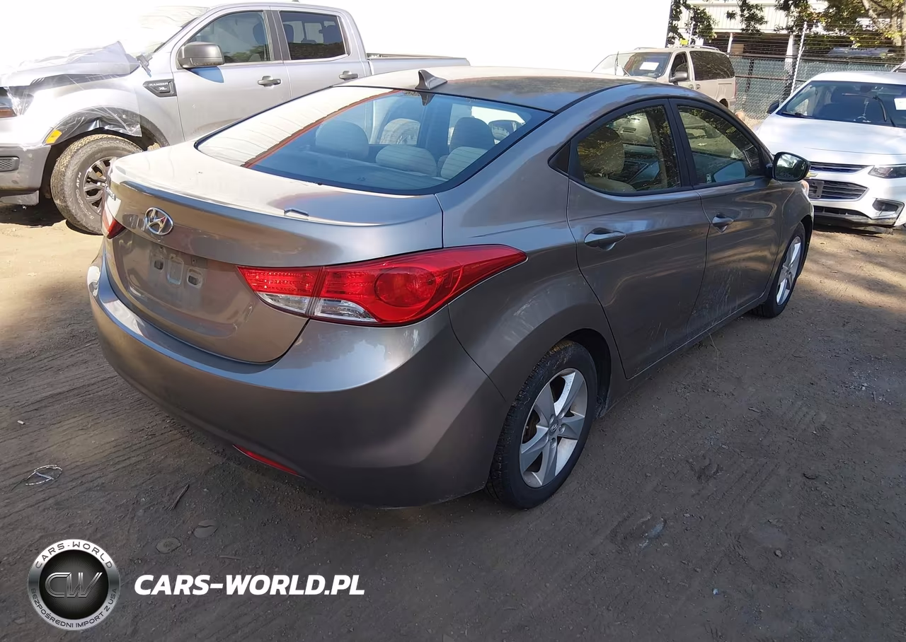 2013 Hyundai Elantra Gls VIN:5NPDH4AE1DH316964 - 4