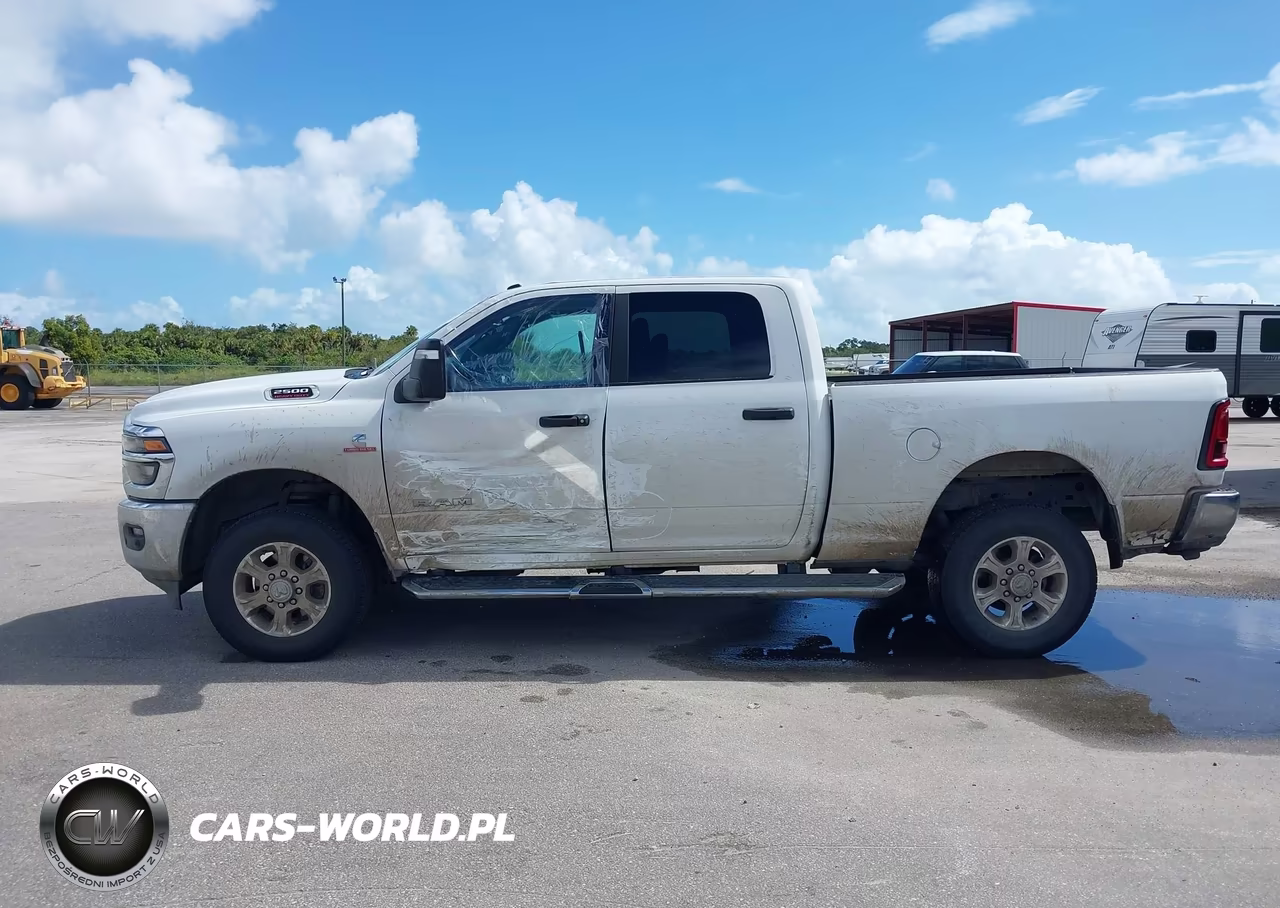 2026 Ram 2500 VIN:3C6UR5DLXTG261121 - 14