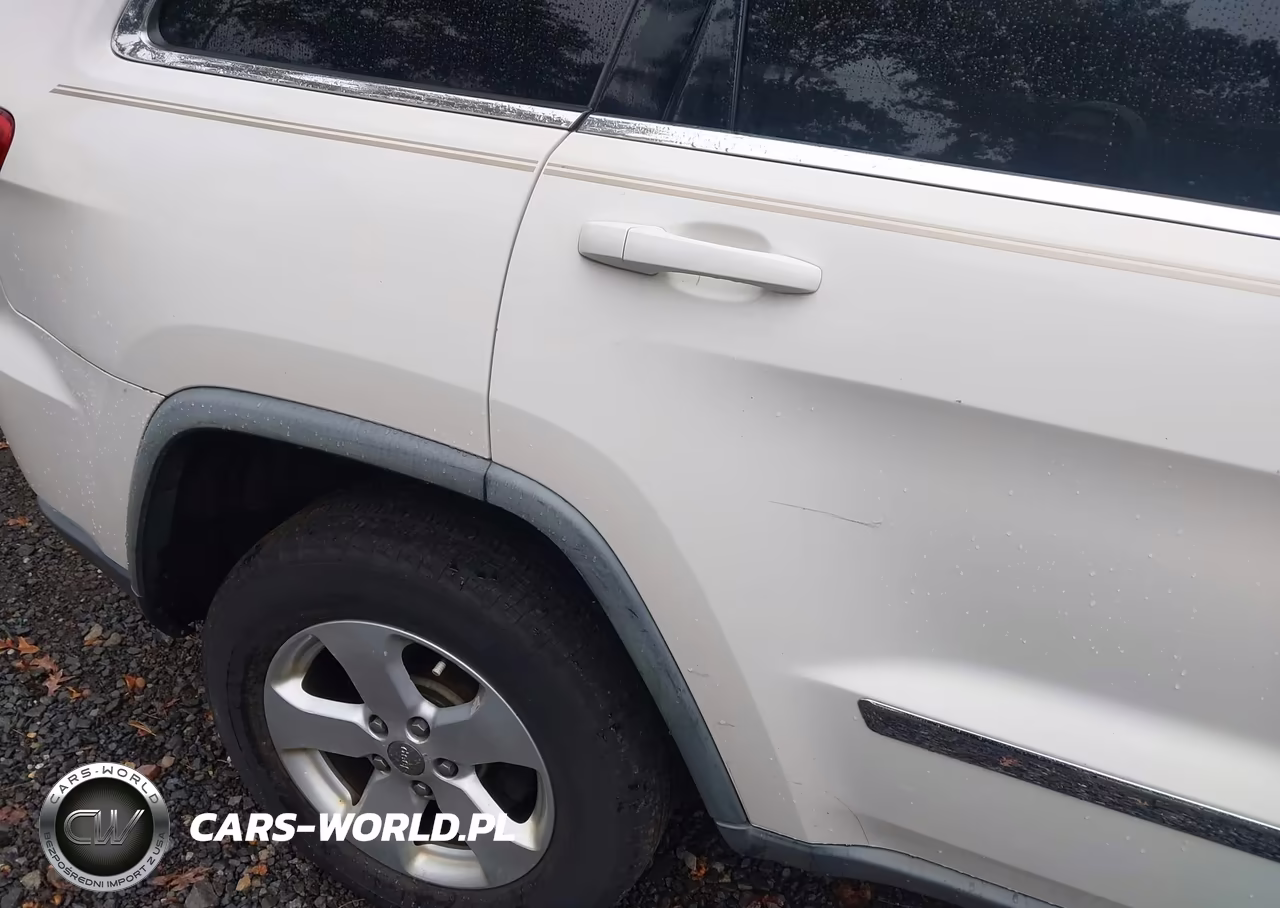 2011 Jeep Grand Cherokee Laredo VIN:1J4RR4GG2BC735517 - 12
