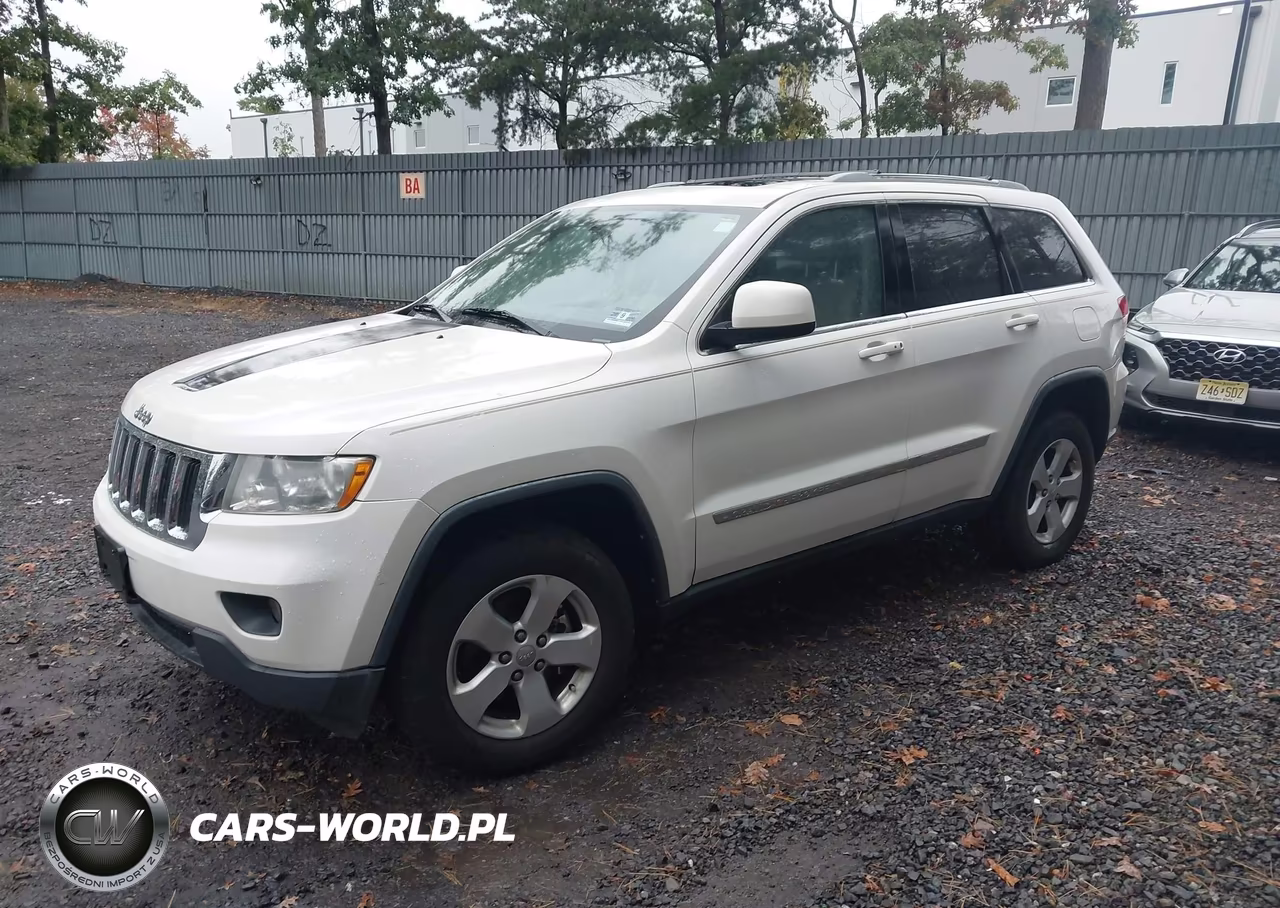 2011 Jeep Grand Cherokee Laredo VIN:1J4RR4GG2BC735517 - 2