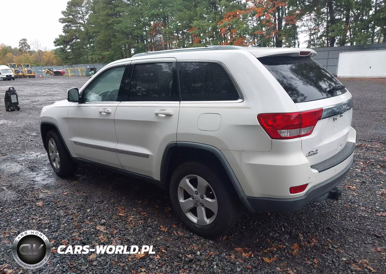 2011 Jeep Grand Cherokee Laredo VIN:1J4RR4GG2BC735517 - 3