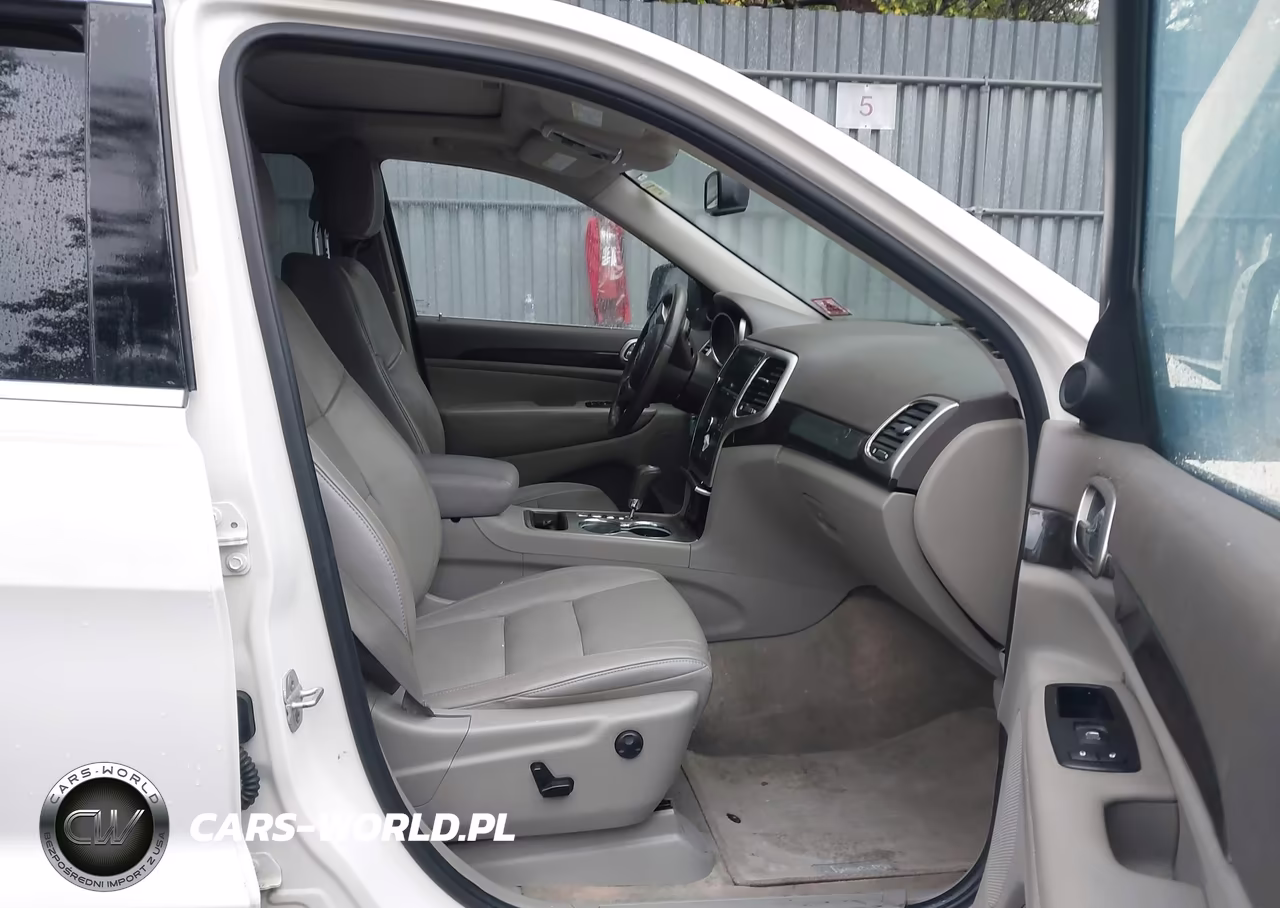 2011 Jeep Grand Cherokee Laredo VIN:1J4RR4GG2BC735517 - 5