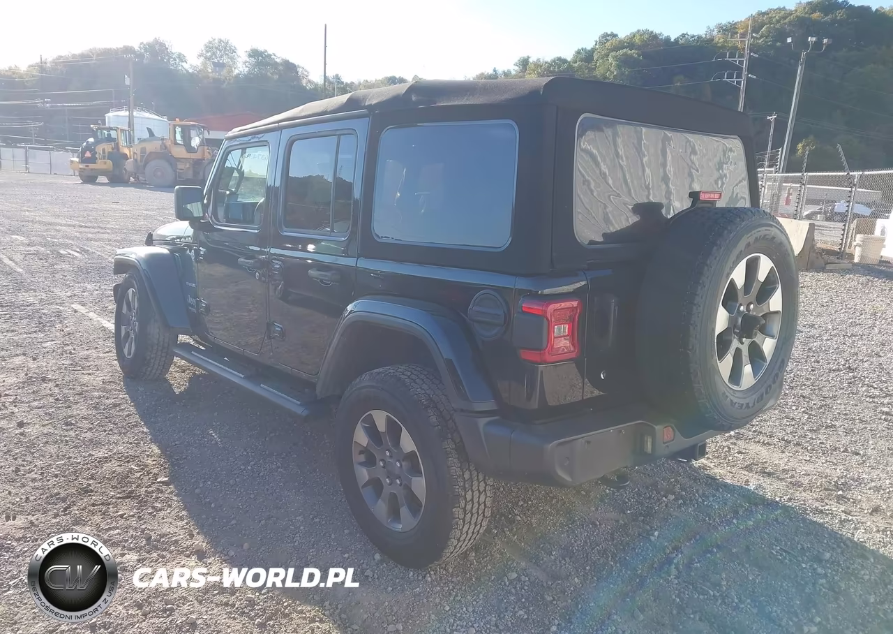 2020 Jeep Wrangler Unlimited Sahara 4X4 VIN:1C4HJXEN4LW148795 - 3