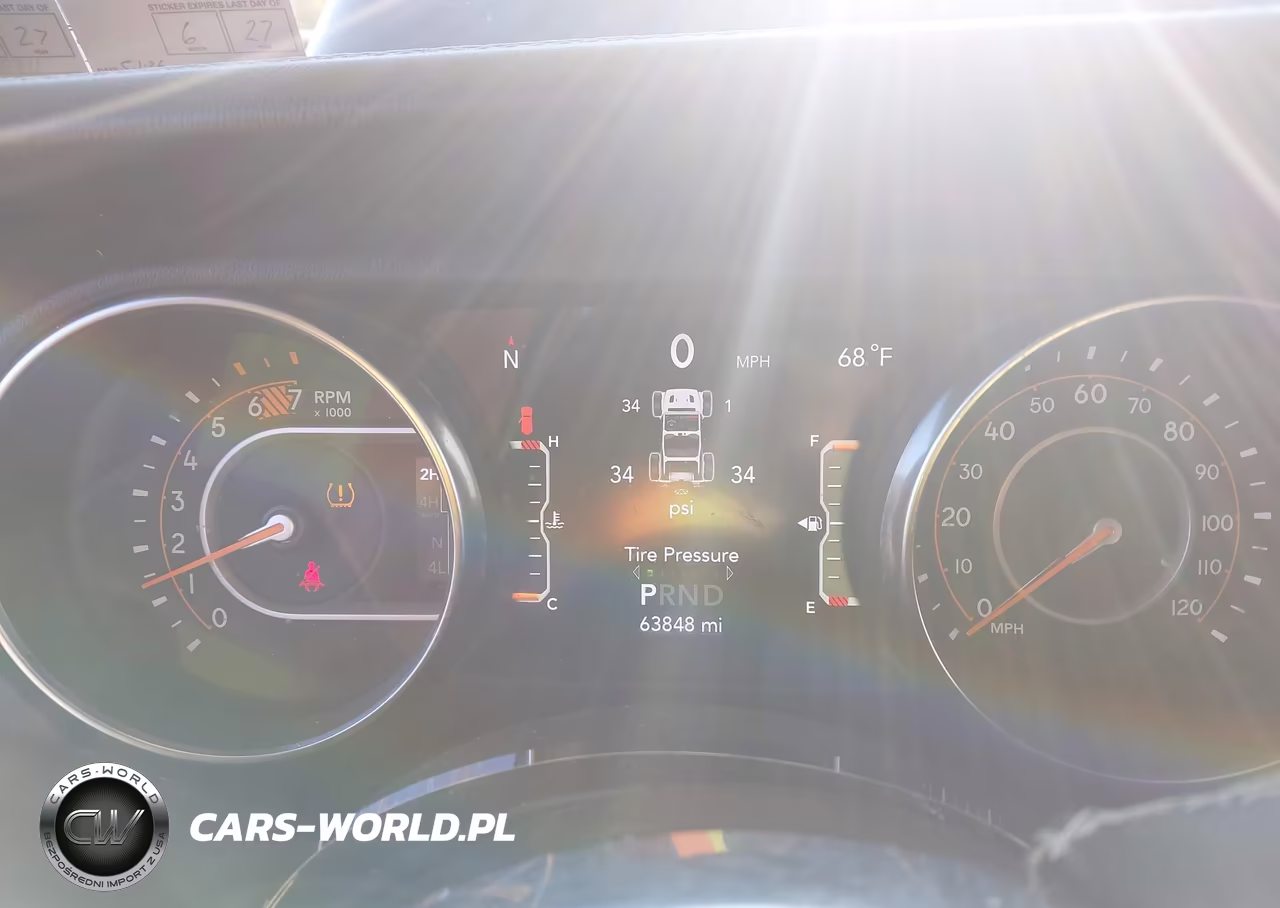 2020 Jeep Wrangler Unlimited Sahara 4X4 VIN:1C4HJXEN4LW148795 - 7