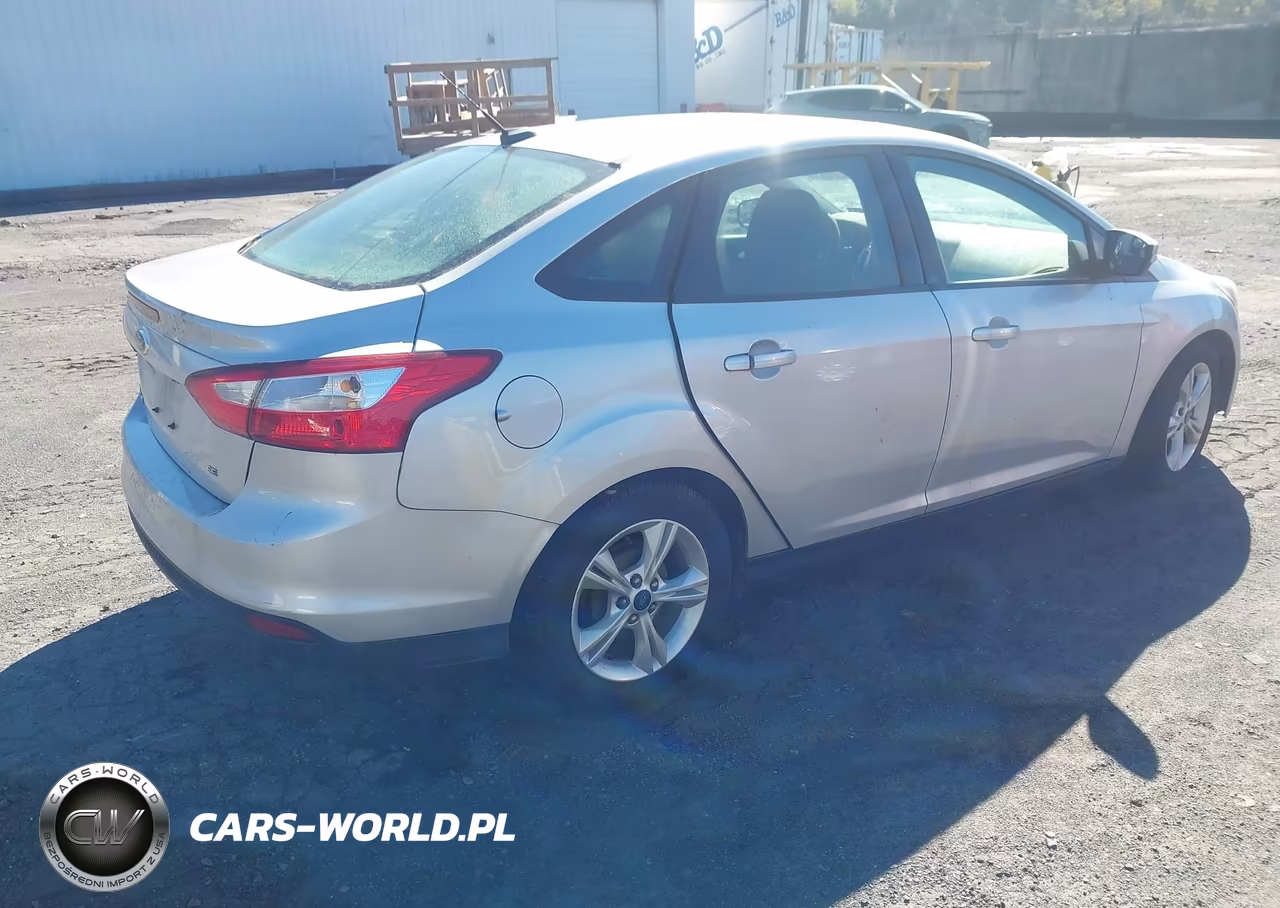 2014 Ford Focus Se VIN:1FADP3F28EL448487 - 4