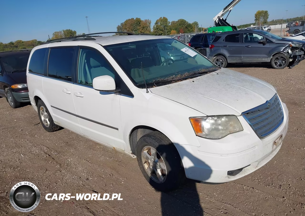 2010 Chrysler Town & Country Touring – zdjęcie 1 z 11