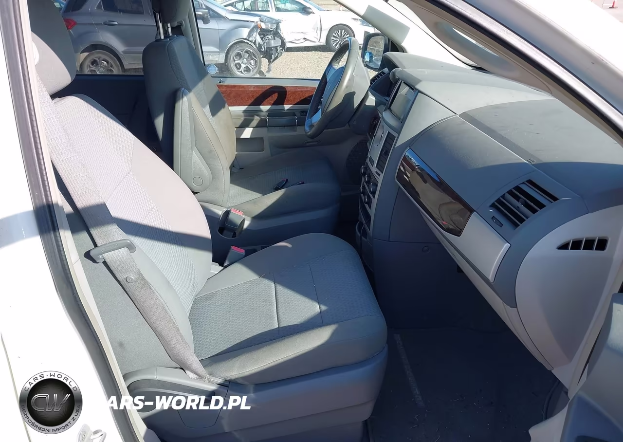 2010 Chrysler Town & Country Touring VIN:2A4RR5D1XAR431511 - 5