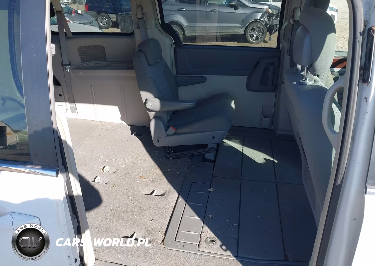 2010 Chrysler Town & Country Touring VIN:2A4RR5D1XAR431511 - 8