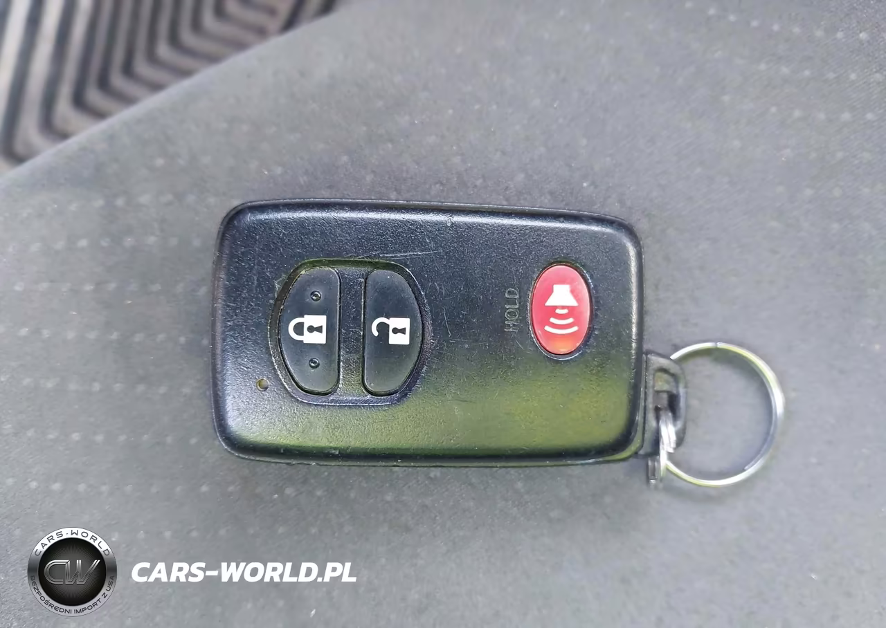 2013 Toyota Prius Two VIN:JTDKN3DU0D5639111 - 11