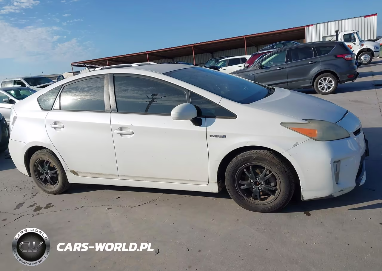 2013 Toyota Prius Two VIN:JTDKN3DU0D5639111 - 13