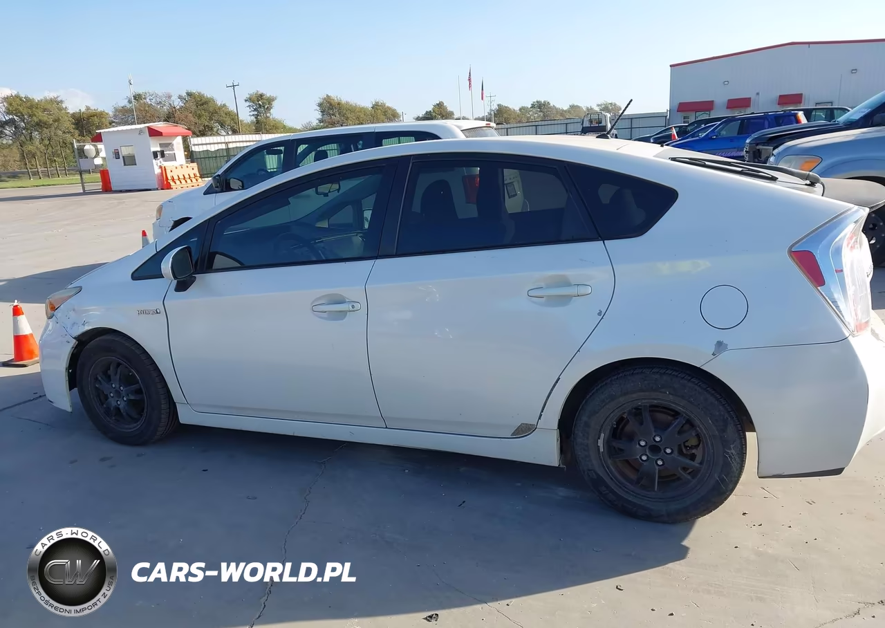 2013 Toyota Prius Two VIN:JTDKN3DU0D5639111 - 14