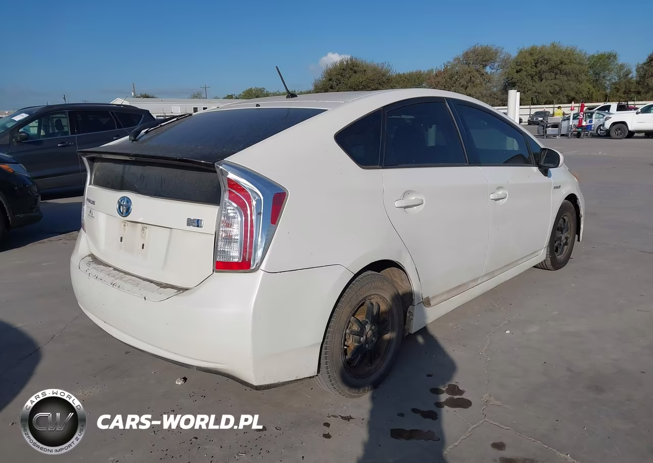 2013 Toyota Prius Two VIN:JTDKN3DU0D5639111 - 4