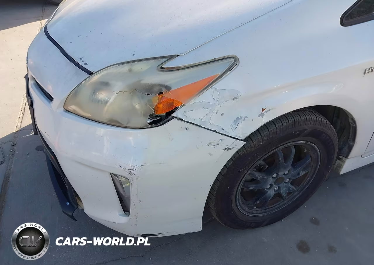 2013 Toyota Prius Two VIN:JTDKN3DU0D5639111 - 6