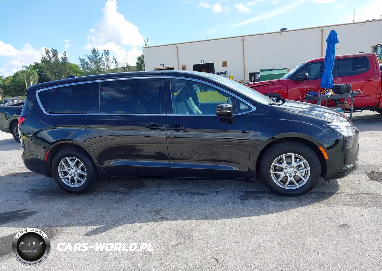 2027 Chrysler Pacifica VIN:2C4RC1BG0VR573346 - 13