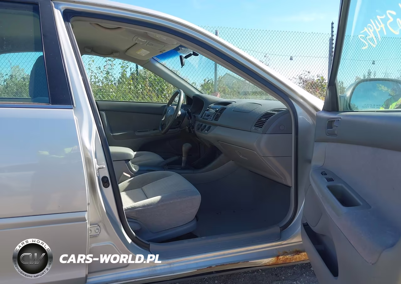 2003 Toyota Camry Le VIN:4T1BE32K23U728616 - 5