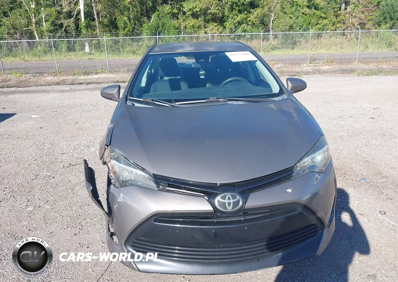 2018 Toyota Corolla Le VIN:5YFBURHE6JP743254 - 12