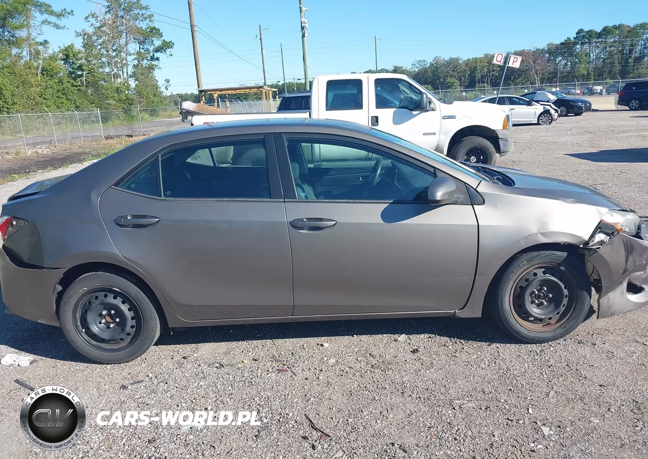 2018 Toyota Corolla Le VIN:5YFBURHE6JP743254 - 13