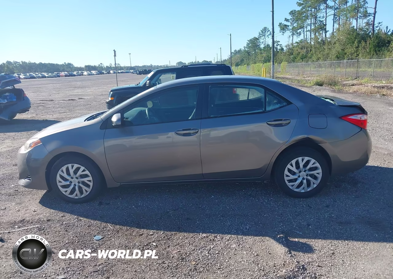 2018 Toyota Corolla Le VIN:5YFBURHE6JP743254 - 14