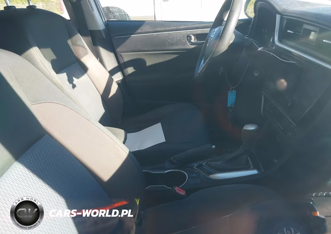 2018 Toyota Corolla Le VIN:5YFBURHE6JP743254 - 5