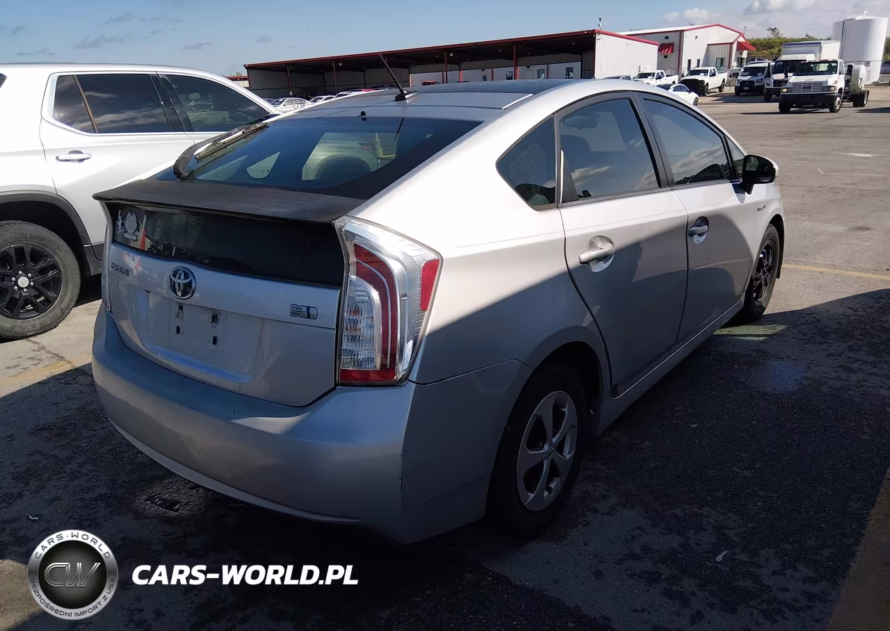 2013 Toyota Prius Three VIN:JTDKN3DU2D5648182 - 4
