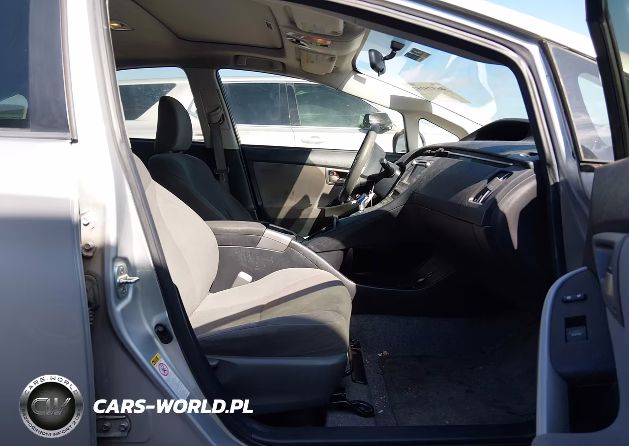 2013 Toyota Prius Three VIN:JTDKN3DU2D5648182 - 5