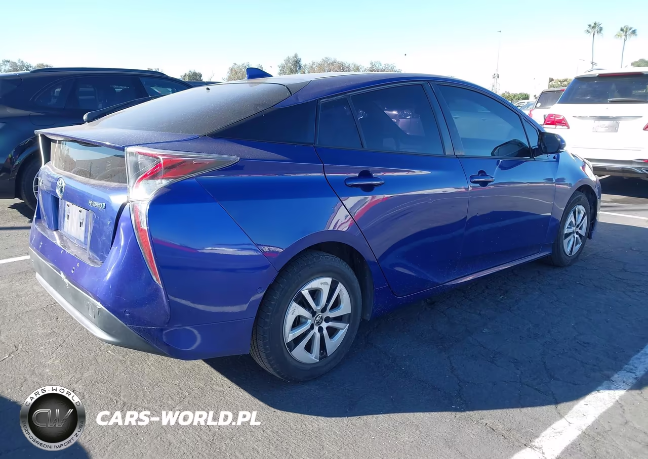 2017 Toyota Prius Three VIN:JTDKARFU8H3538573 - 4