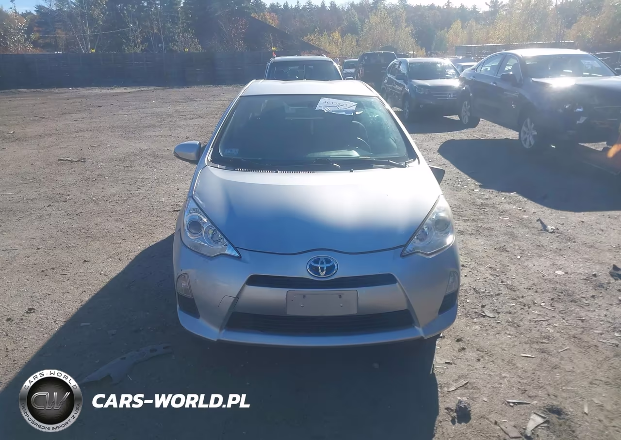 2014 Toyota Prius C Three VIN:JTDKDTB37E1561755 - 12