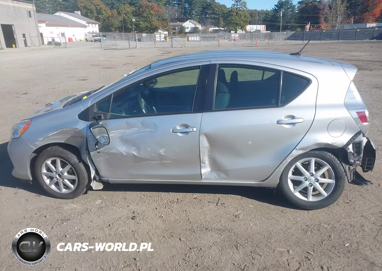 2014 Toyota Prius C Three VIN:JTDKDTB37E1561755 - 14