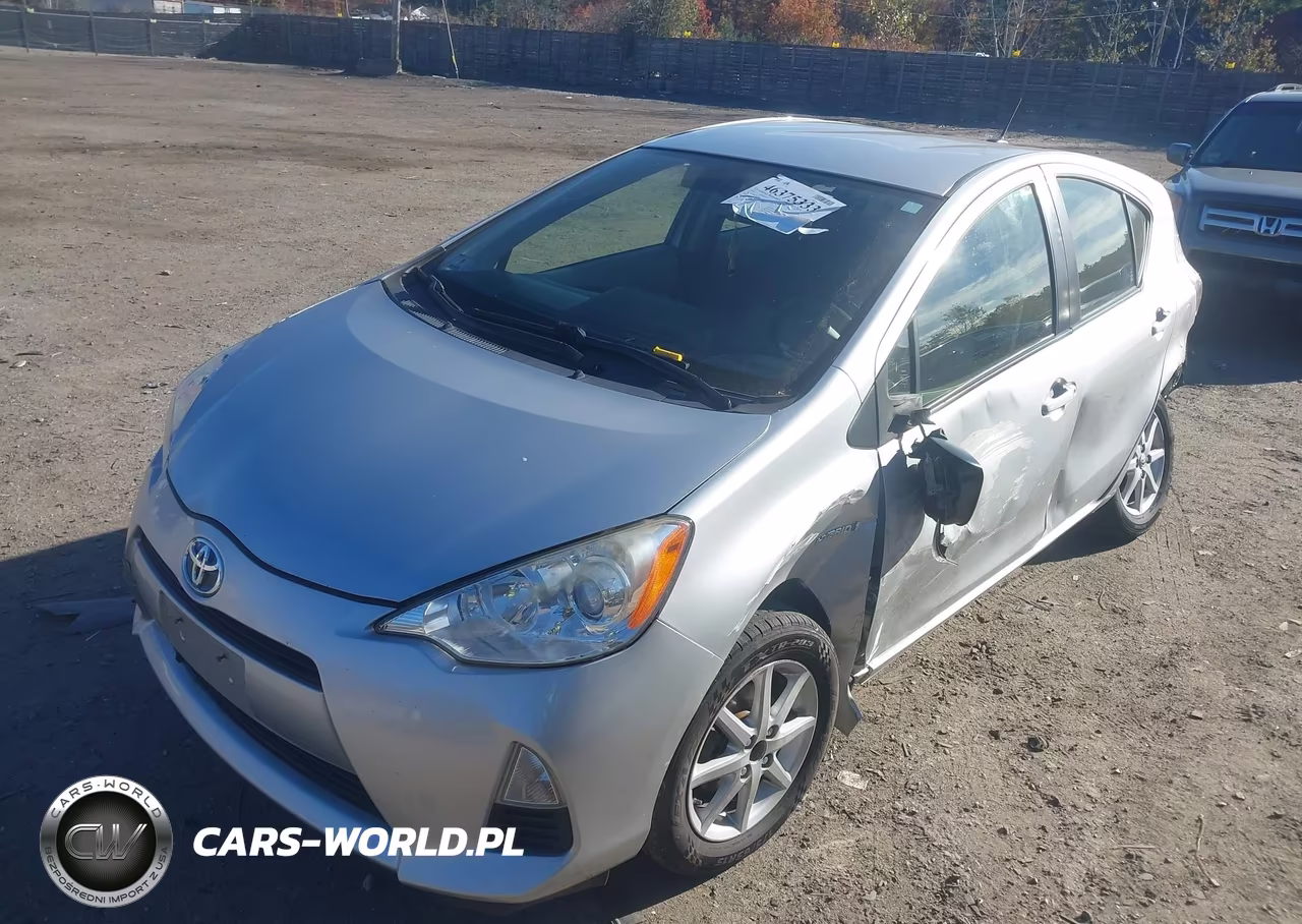 2014 Toyota Prius C Three VIN:JTDKDTB37E1561755 - 2