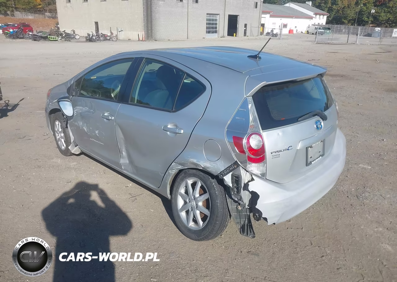 2014 Toyota Prius C Three VIN:JTDKDTB37E1561755 - 3