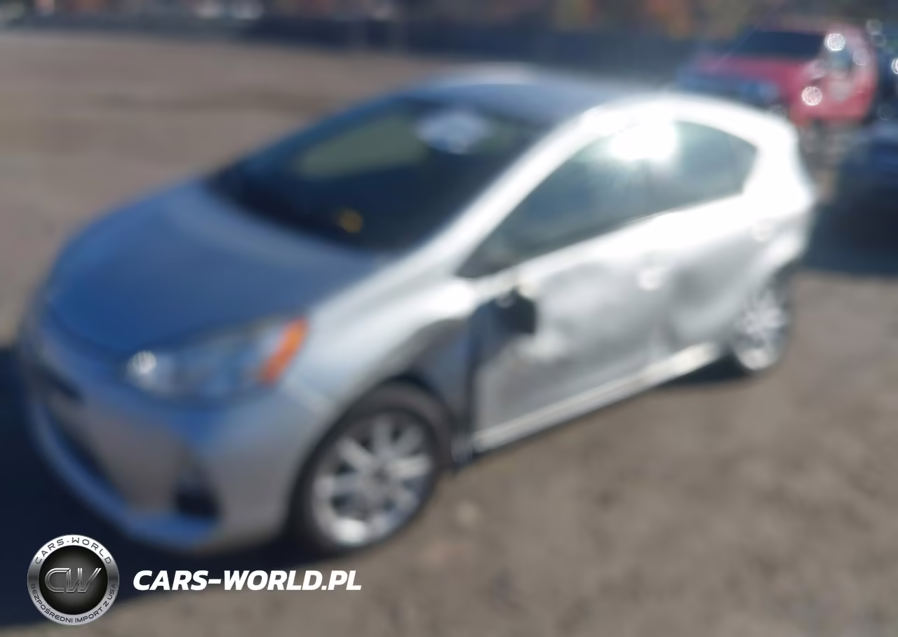 2014 Toyota Prius C Three VIN:JTDKDTB37E1561755 - 6