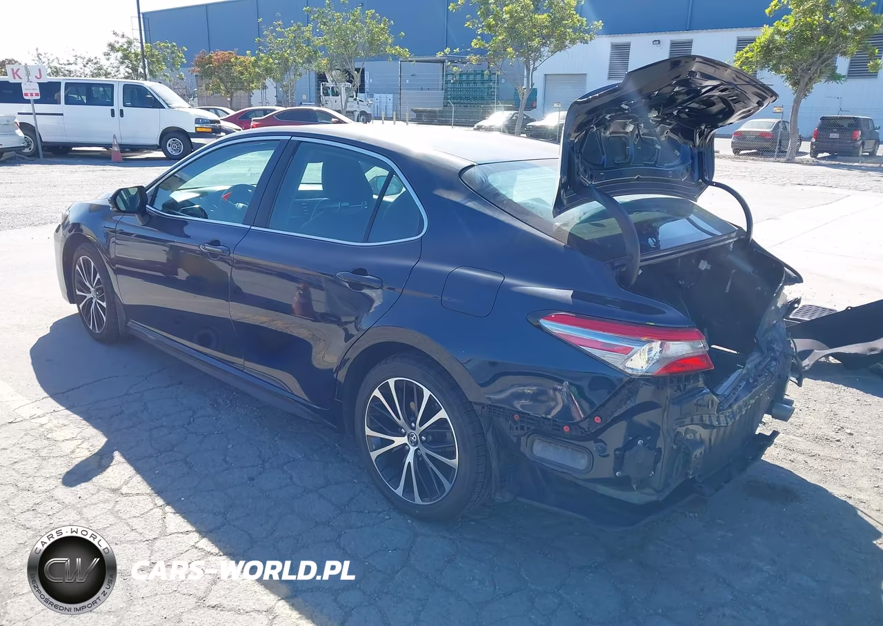 2018 Toyota Camry Se VIN:4T1B11HK7JU611232 - 3