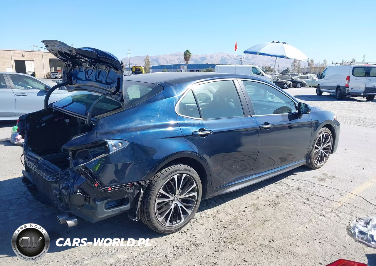 2018 Toyota Camry Se VIN:4T1B11HK7JU611232 - 4