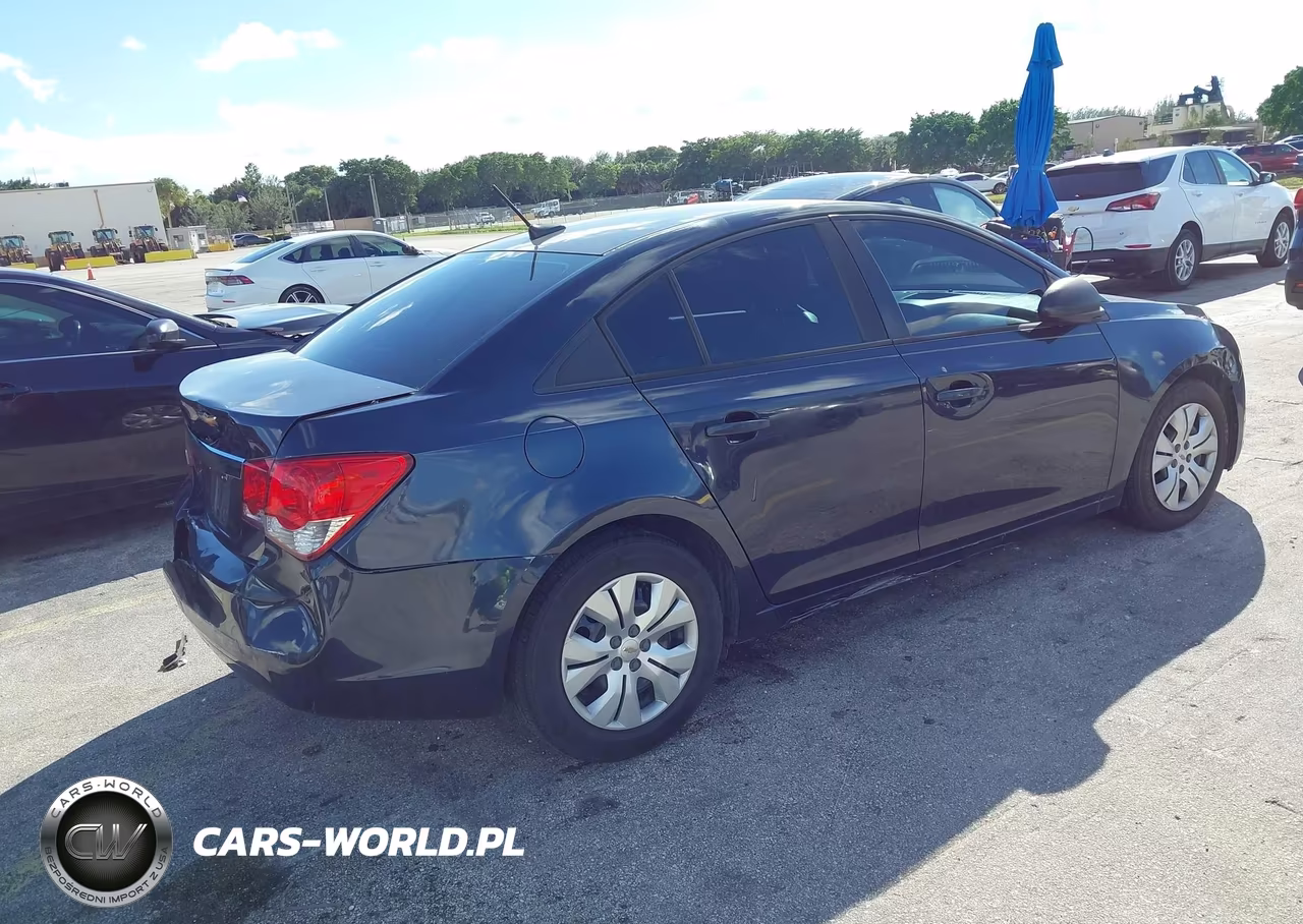 2014 Chevrolet Cruze Ls Auto VIN:1G1PA5SG0E7228686 - 4