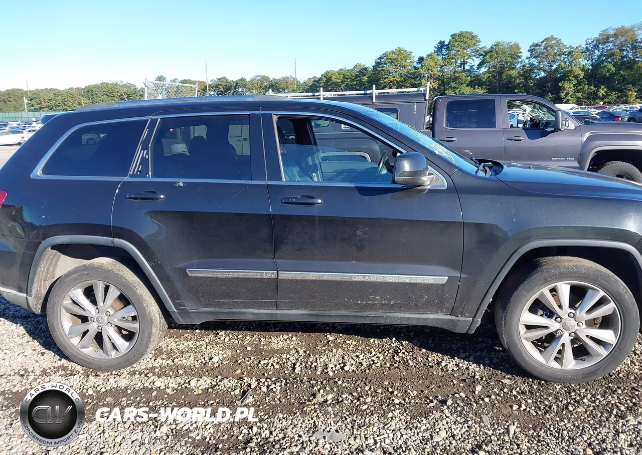 2013 Jeep Grand Cherokee Laredo VIN:1C4RJFAGXDC604498 - 13