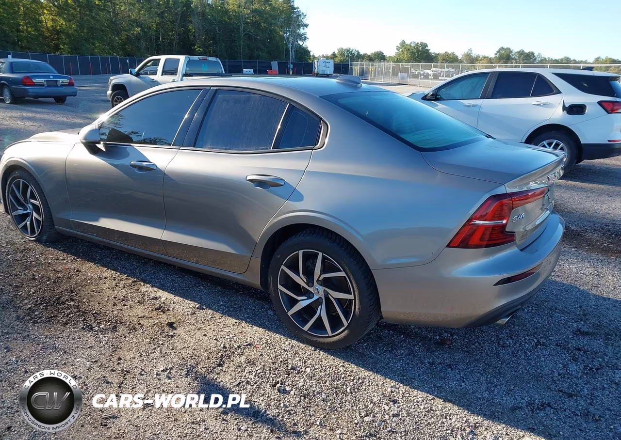 2020 Volvo S60 T5 Momentum VIN:7JR102FK9LG032399 - 3